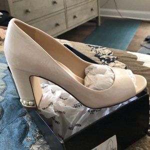 Karl Lagerfeld Peep Toe Pumps in Cream